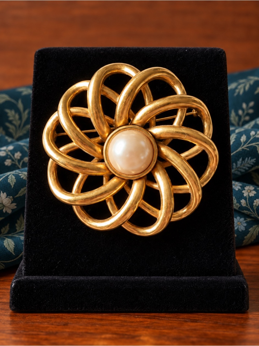 Vintage Signed Monet Gold-Tone Openwork Flower Infinity Faux Pearl Brooch 2.25”